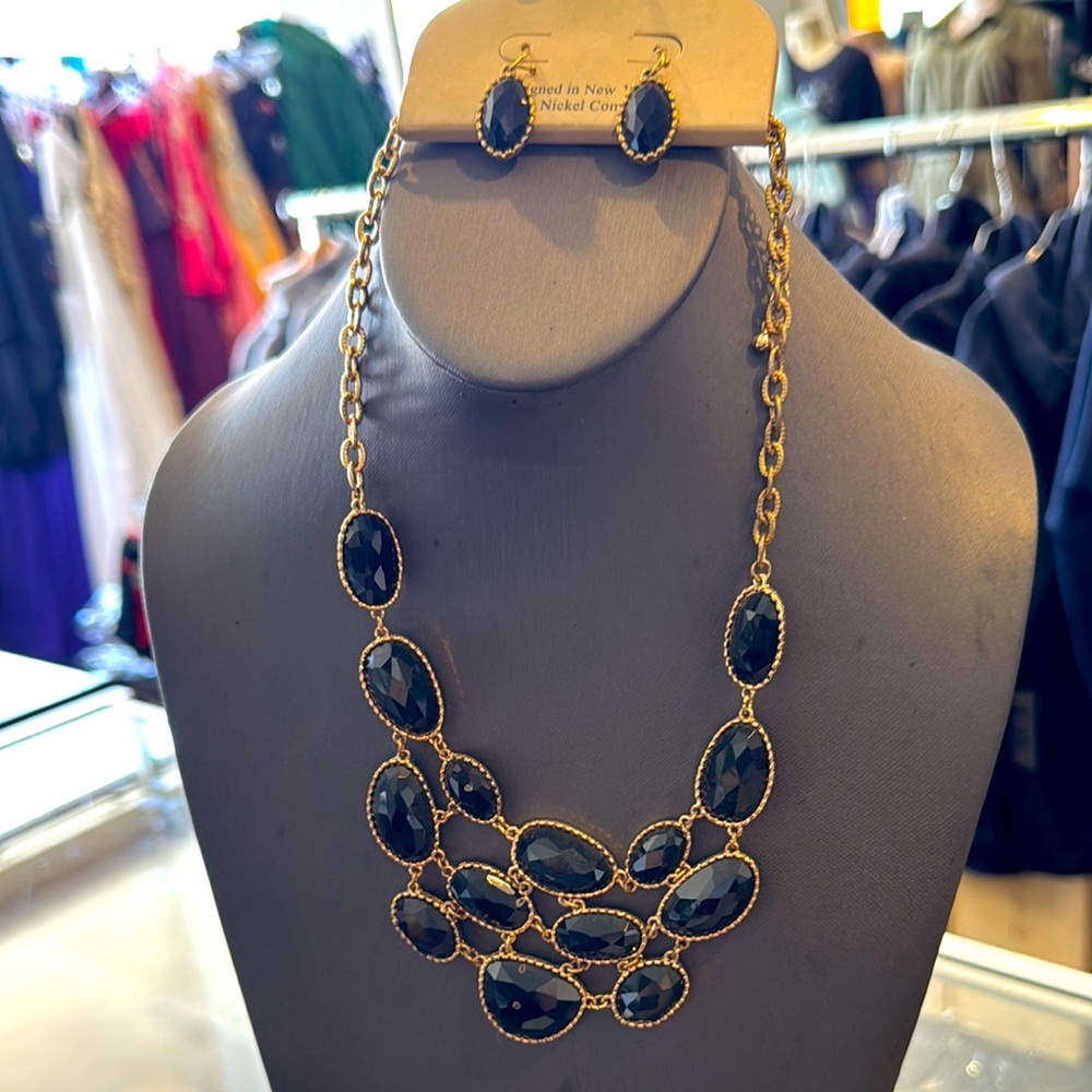 Elegant Black and Gold Necklace and Earring Set
